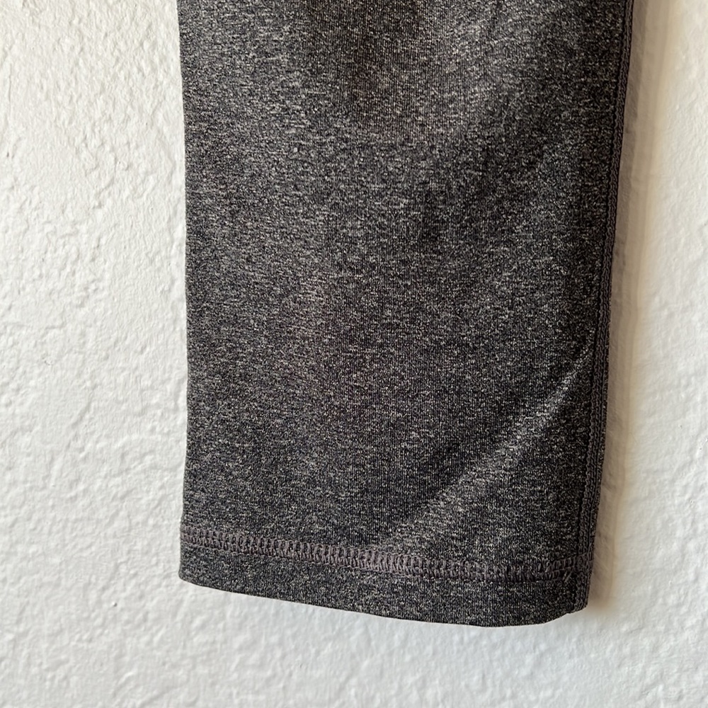 Gray quarter calve, athletic leggings - Picture 3 of 5